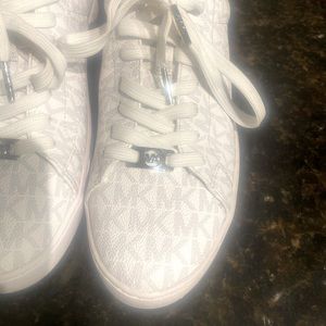 MICHAEL MICHAEL KORS LOGO SNEAKERS